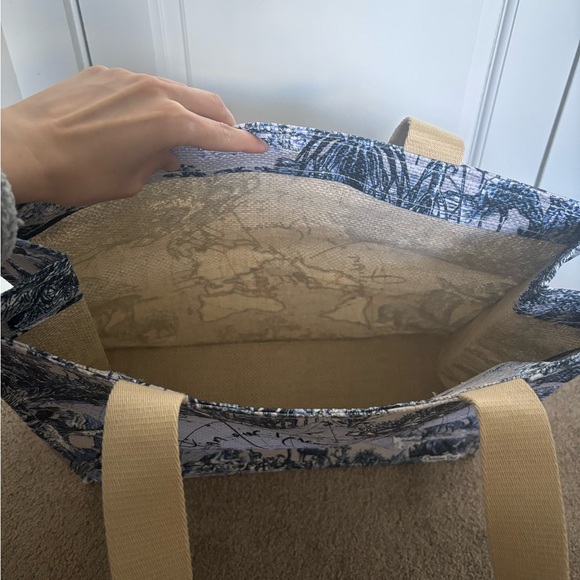 Dior Beauty around the world tote- limited edition - Picture 3 of 4